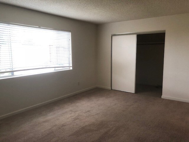 Building Photo - 1564 Gladstone Way