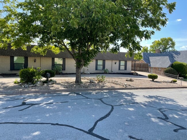 Primary Photo - 4715 Ranch View Rd