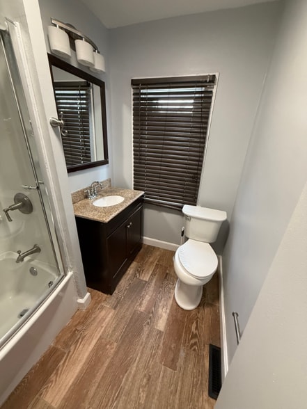 Building Photo - 55 W Lakeview Ave