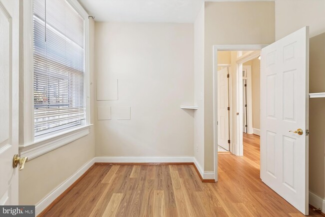 Building Photo - 14 Seaton Pl NW