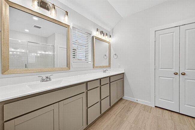 Building Photo - 31810 Autumn Spur Ln