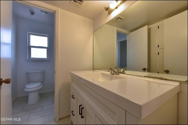 Building Photo - 6913 Pamlico Dr