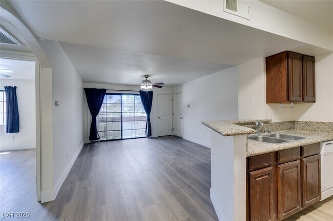 Building Photo - 5166 S Jones Blvd
