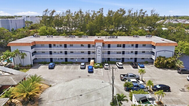 Building Photo - 1400 NE 57th St