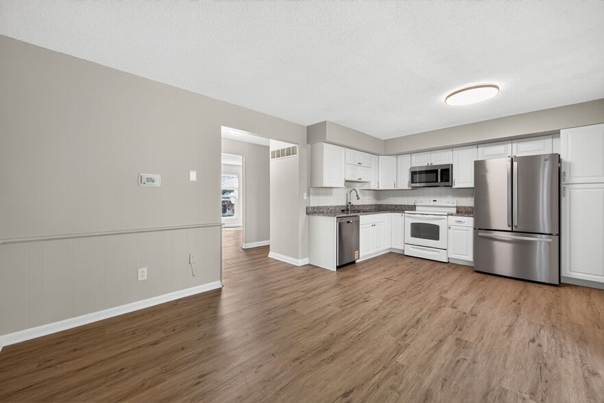 Building Photo - 13391 Hiddendale Ln