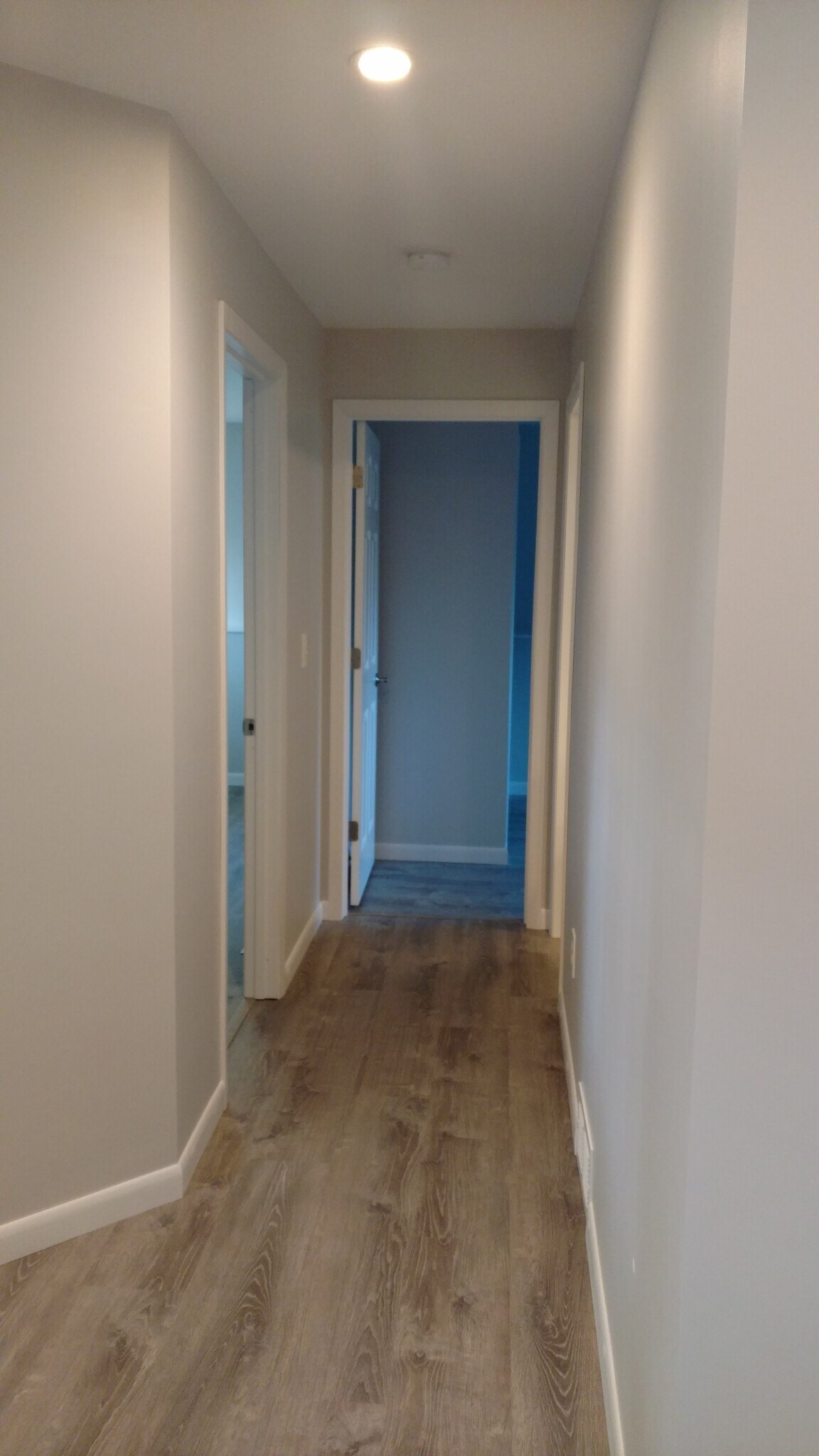 Building Photo - 1556 Hillview Rd