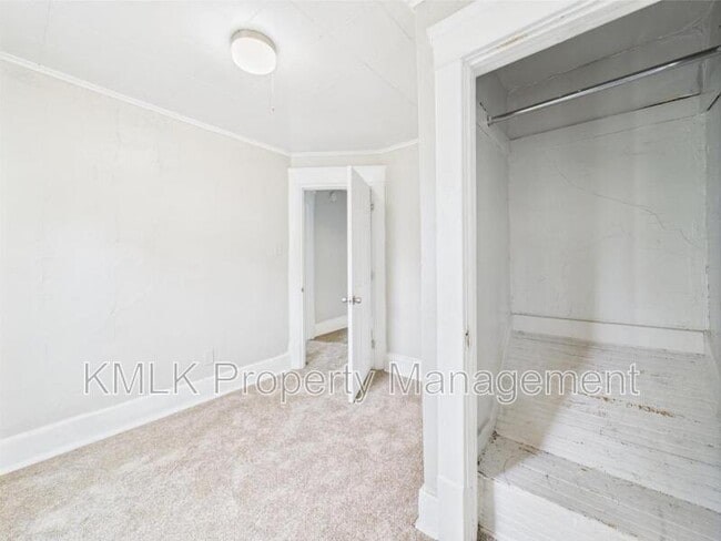 Building Photo - 448 E Voris St