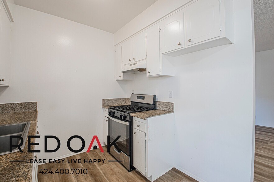 Building Photo - 4342 W 130th St
