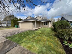 Building Photo - 3 Bedroom 2 Bath Forest Grove OR