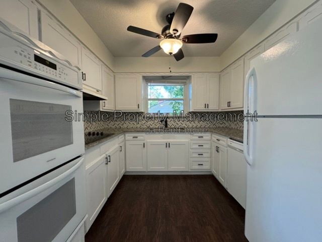 Building Photo - 816 Willow Ln