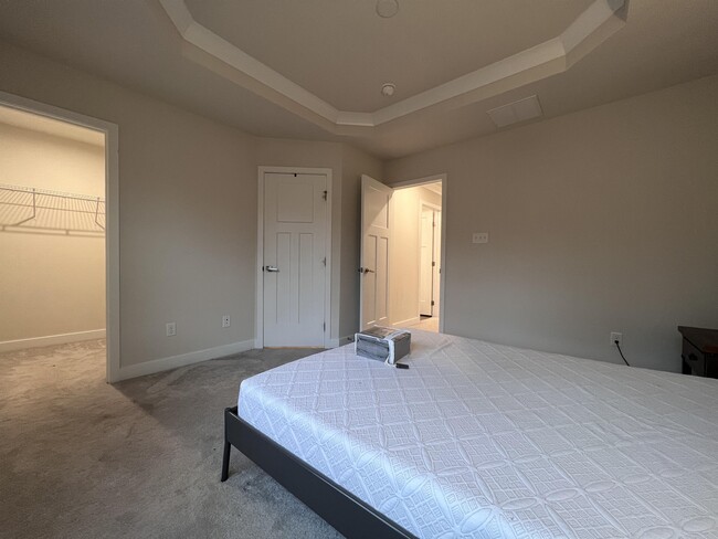 Building Photo - 217 Stonehurst Dr