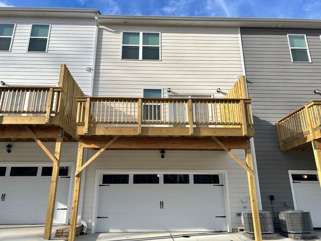 Building Photo - 1253 Cades Walk