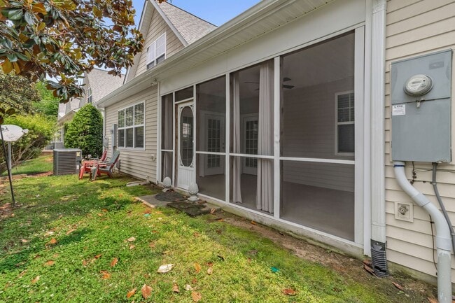 Building Photo - Beautiful Maintanance-Free 3 bedrooms 3 FU...