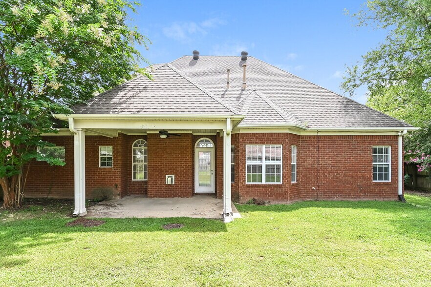Building Photo - 4869 Rosebrook Cir E