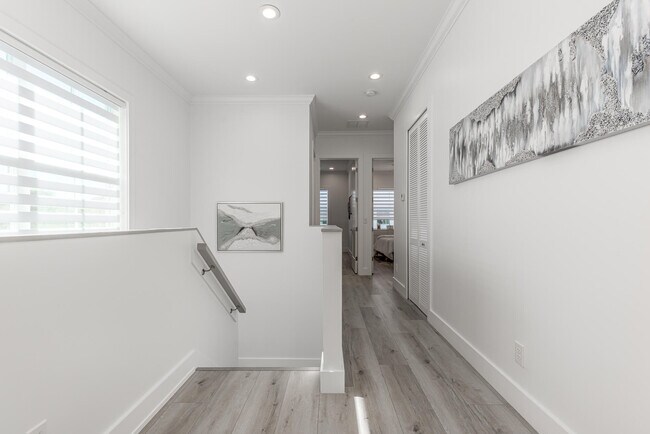 Building Photo - 4674 SE Manatee Way