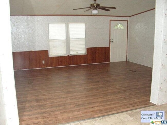 Building Photo - NEW ON MARKET