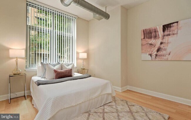 Building Photo - 811 4th St NW