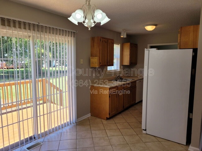 Building Photo - 111 Sunset Dr