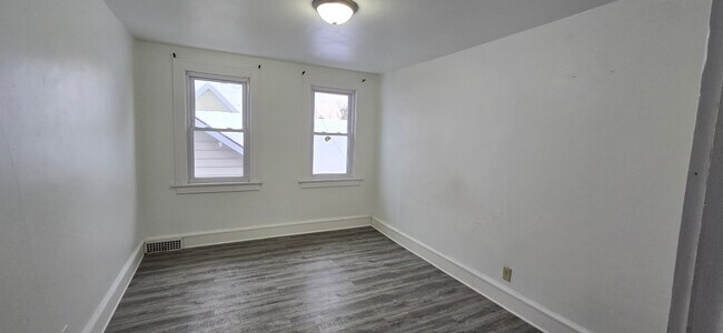 Building Photo - 1127 Dillingham Ave