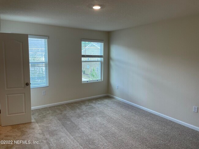 Building Photo - 9571 Star Dr