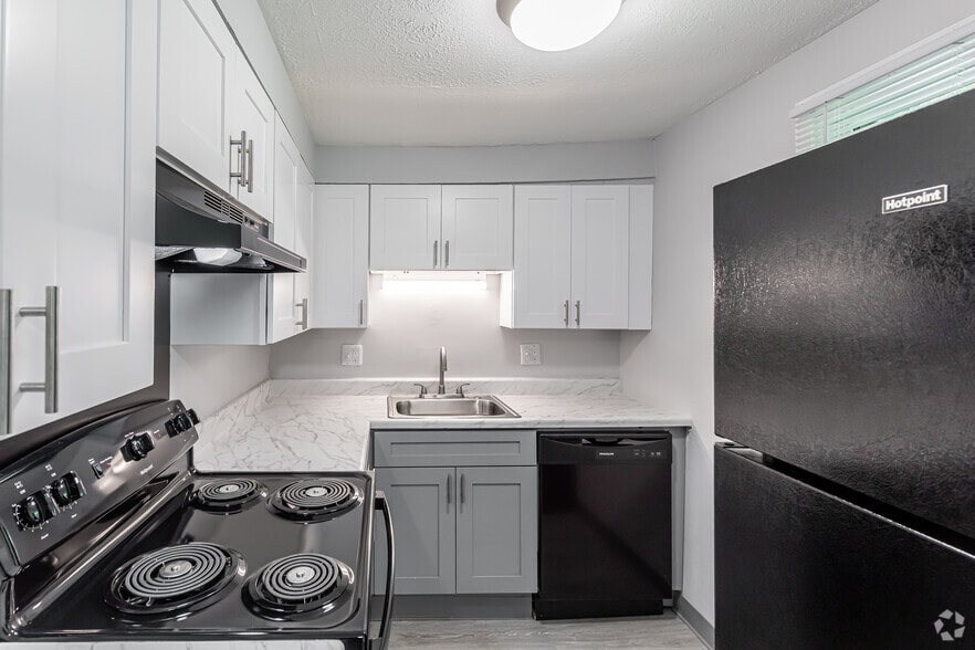 1BR, 1.5BA - Kitchen - Meadowview Apartments