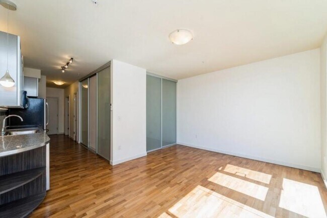 Building Photo - 1 bedroom in Seattle WA 98121