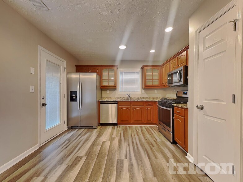 Building Photo - 38 Ann Cir