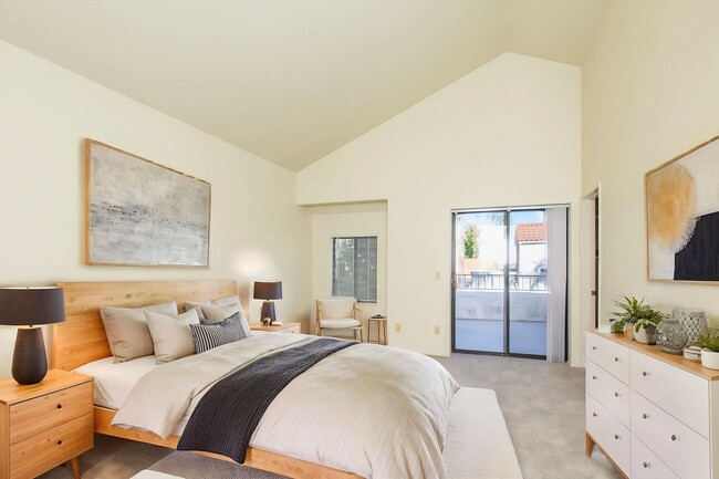 Building Photo - Highly Desirable 3 bedroom / 3 bath Cul-de...
