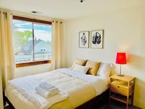 Building Photo - 4706 NE 15th Ave