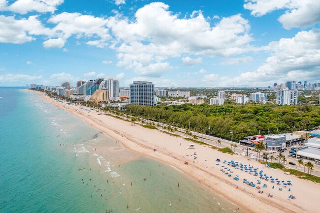Building Photo - Beachfront Bloo's -2 Units-Ocean View Balc...