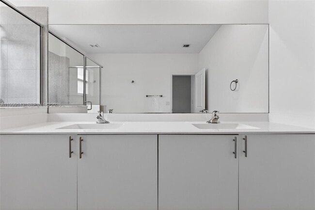 Building Photo - 2662 SE 10th St