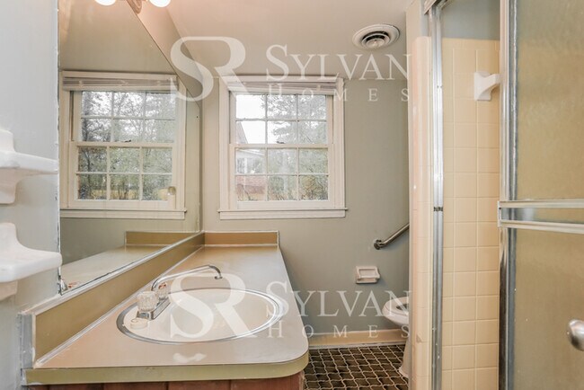 Building Photo - Lease today! No extra charge for contentme...
