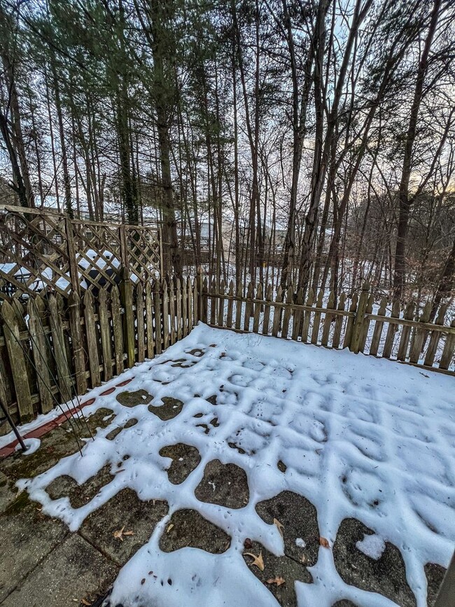 Building Photo - Townhome in Piney Orchard