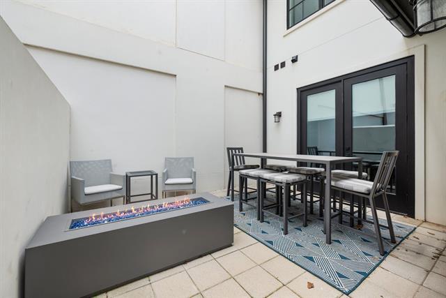 Building Photo - 2850 Lakeside Pkwy