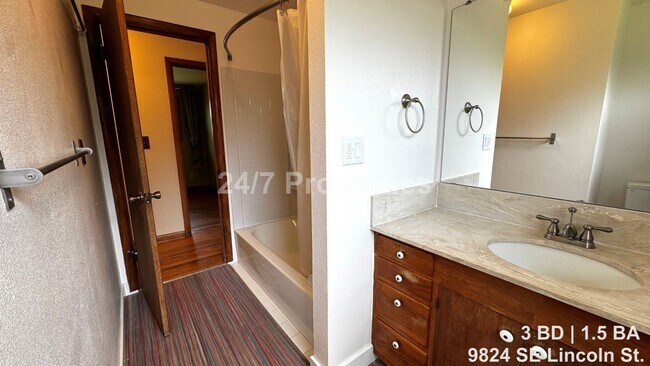 Building Photo - Vibrant 3BD | 1.5BA Home w/ Yard - SE Portland