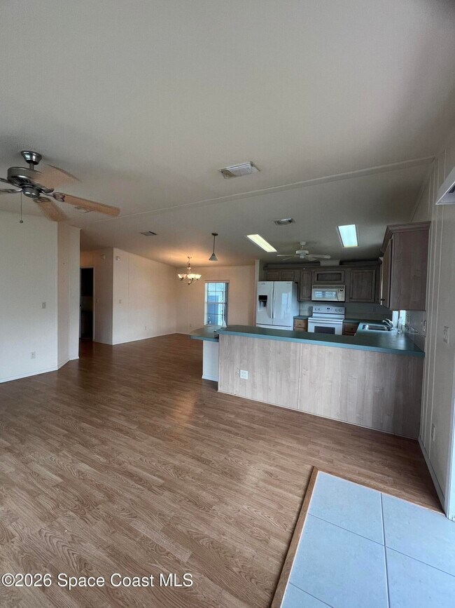 Building Photo - 495 Outer Dr