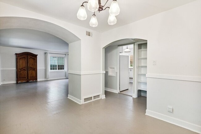 Building Photo - 2326 N Meade Ave