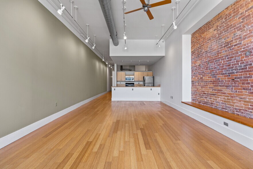 Building Photo - 15 Brown St