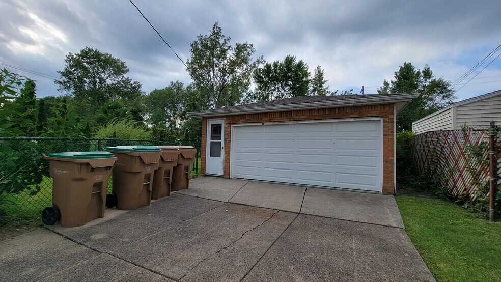 Building Photo - 37 Sandy Ln