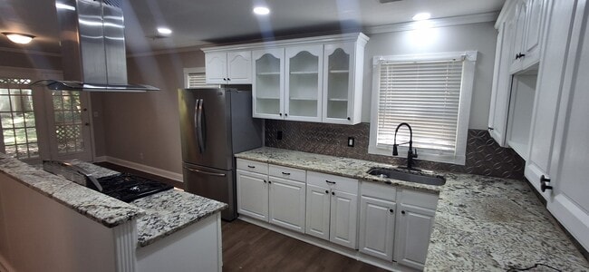 Building Photo - 5740 Pilgrim Ave