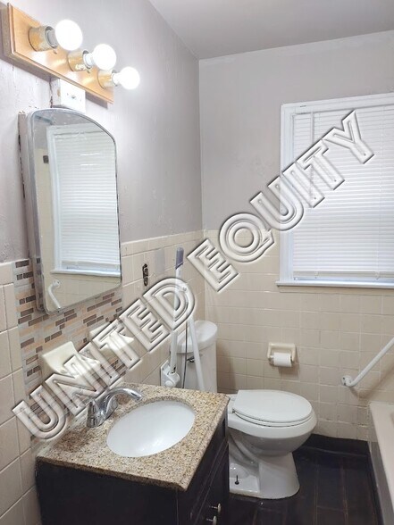 Building Photo - 3401 Earlham Dr