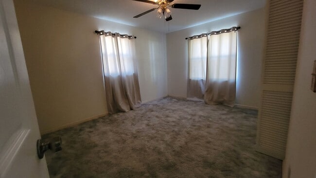 Building Photo - Homosassa 3/2/2 Pool Home