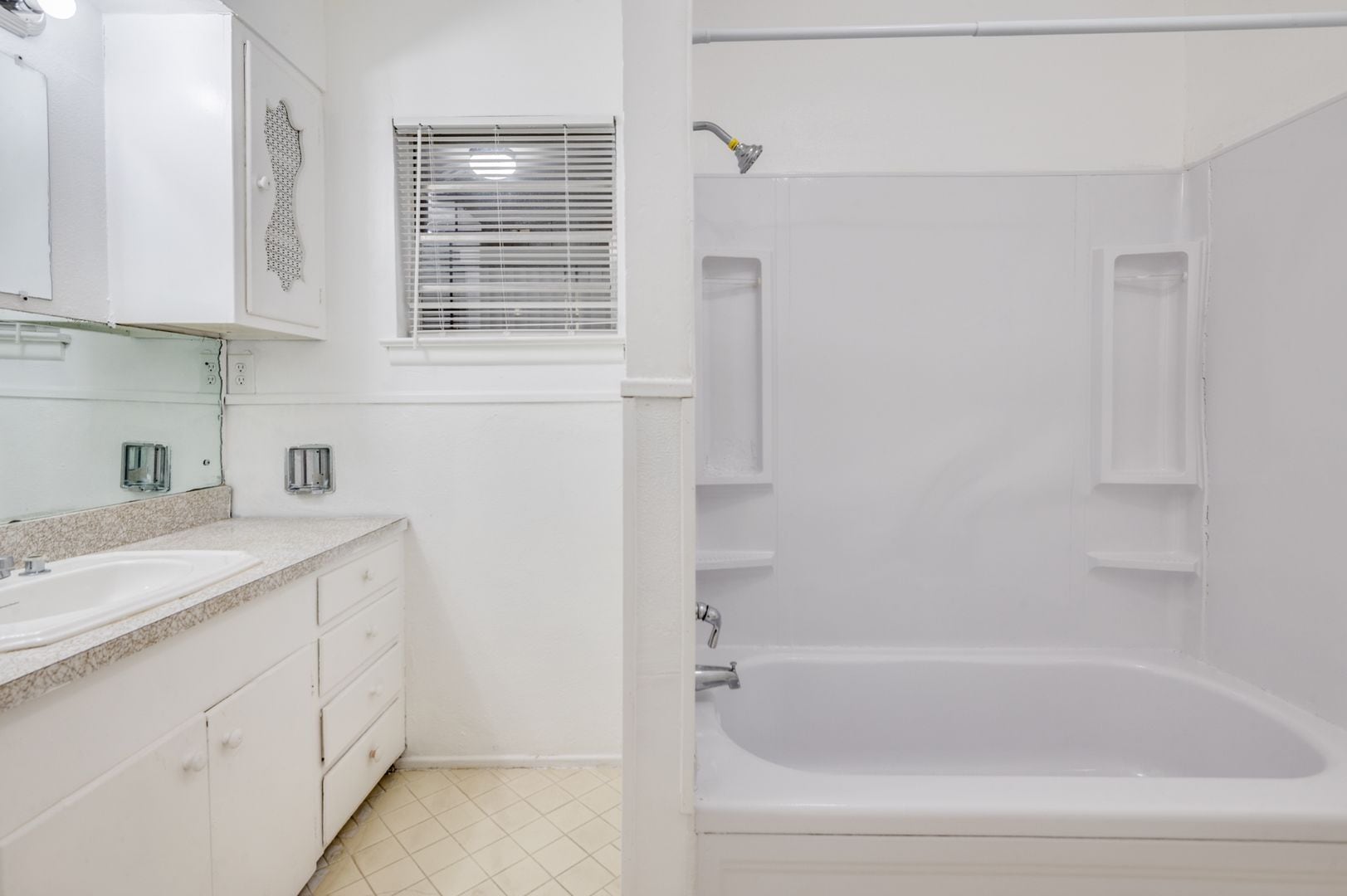 Building Photo - 2101 Bradford Dr