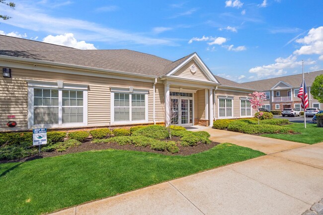 Building Photo - 39 Southampton Dr
