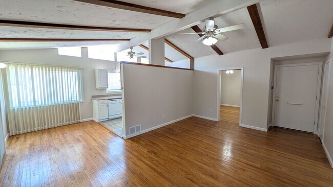 Building Photo - Emerald Hills Home with Garage