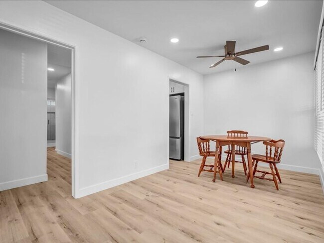 Building Photo - 4847 Ocana Ave