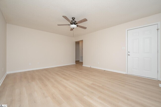 Building Photo - 475 Vinyard Rd