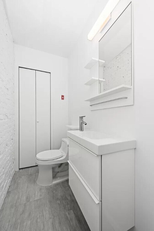 Building Photo - 211 E 3rd St