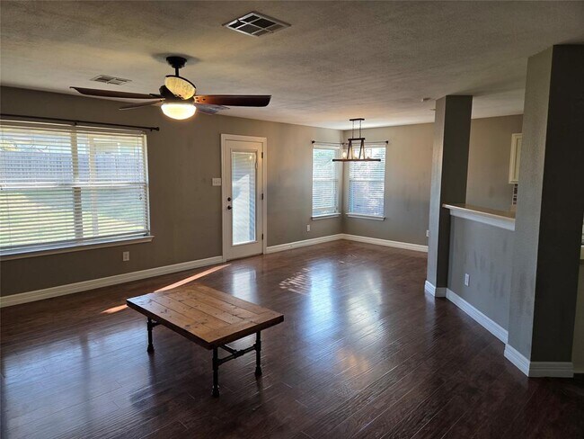 Building Photo - 208 Rock Hound Ln