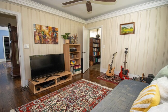 Building Photo - 2715 Kiawah Ave